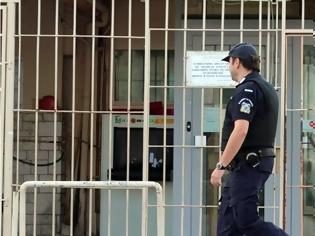 Φωτογραφία για Στο ΣτΕ κατατέθηκε το νομοσχέδιο για τα «βραχιολάκια» κρατουμένων