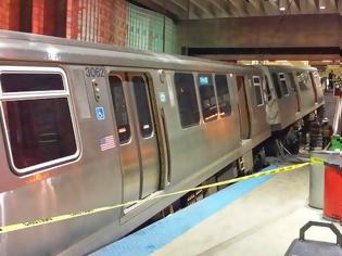 Φωτογραφία για Εκτροχιάστηκε τρένο στο Σικάγο – Καβάλησε τις κυλιόμενες σκάλες και τραυμάτισε 32 άτομα