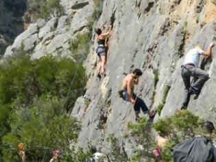 Φωτογραφία για Αναρρίχηση στον επιβλητικό Κοκκινόβραχο του Λεωνιδίου [video]