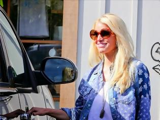 Φωτογραφία για Jessica Simpson: Σέξι εμφάνιση με σορτσάκι