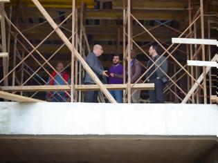 Φωτογραφία για Πάτρα: Πότε θα είναι έτοιμο το Δημοτικό Σχολείο Βραχνεΐκων - Επίσκεψη του Δημάρχου Πατρέων στο υπό ανέγερση σχολικό κτίριο