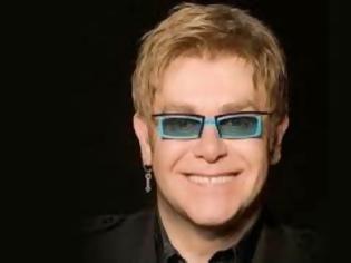 Φωτογραφία για Δείτε τον Elton John σε άσχημη κατάσταση