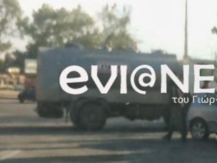 Φωτογραφία για Σύγκρουση βυτιοφόρου με αυτοκίνητο στη Χαλκίδα
