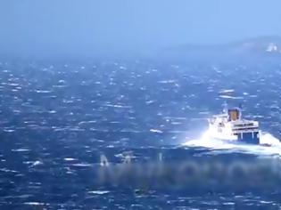 Φωτογραφία για Μάχη με τα κύματα, ανοιχτά της Μυκόνου - Η θάλασσα ήταν έτοιμη να καταπιεί το πλοίο SuperFerry