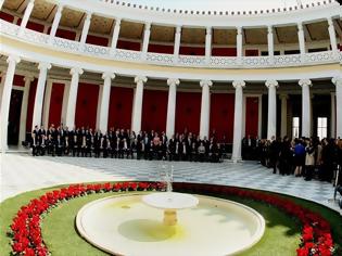 Φωτογραφία για Η Ελλάδα βγαίνει στις αγορές μετά το πράσινο του Eurogroup