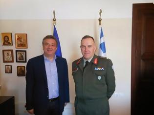 Φωτογραφία για Εθιμοτυπική συνάντηση Περιφερειάρχη Κρήτης με τον νέο διοικητή της 5ης ταξιαρχίας Πεζικού