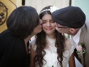 Φωτογραφία για 11χρονη έκανε εικονικό γάμο για να ευχαριστήσει τον πατέρα της που έχει λίγους μήνες ζωής! [photos&video]