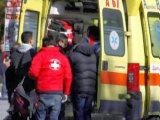 Φωτογραφία για Πάτρα: Εργαζόμενη στον δήμο έπαθε κρίση πανικού - Μεταφέρθηκε στο νοσοκομείο με ασθενοφόρο