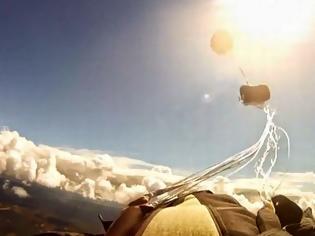 Φωτογραφία για Βίντεο: Μετεωρίτης περνά ξυστά κατά τη διάρκεια ελεύθερης πτώσης skydiver