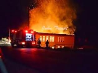 Φωτογραφία για Σχολείο στην Εύβοια παραδόθηκε στις φλόγες: Κάηκε ολοσχερώς το 1ο δημοτικό σχολείο Κύμης