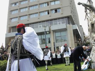 Φωτογραφία για Τα αποκαλυπτήρια του μνημείου της ΕΟΚΑ στο Σαντιάγκο της Χιλής, παρουσία Παπούλια και Αναστασιάδη!!!