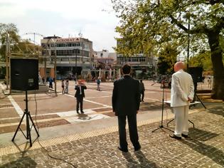 Φωτογραφία για Βγάζει λόγο σε... άδεια πλατεία! Το κόμμα που έκλεψε τις εντυπώσεις στην Ξάνθη (BINTEO)