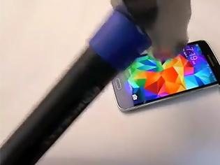 Φωτογραφία για Τεστ αντοχής με σφυρί σε Samsung Galaxy S5 έχει εντελώς αναπάντεχη εξέλιξη [video]