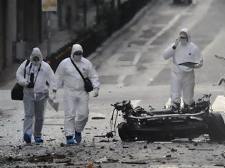 Φωτογραφία για Έκρηξη παγιδευμένου αυτοκινήτου έξω από την Τράπεζα της Ελλάδας