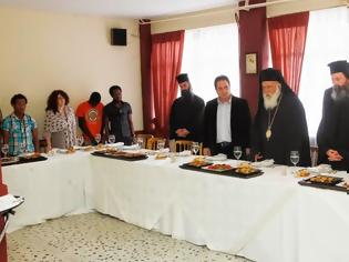 Φωτογραφία για Ο Αρχιεπίσκοπος Ιερώνυμος γευμάτισε με τους ανήλικους μετανάστες της «Αποστολής»