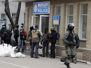 Φωτογραφία για Ενοπλοι κατέλαβαν αστυνομικό τμήμα στην ανατολική Ουκρανία