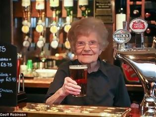 Φωτογραφία για Αυτή η γυναίκα είναι 100 χρονών! Δες τι δουλειά κάνει (φωτό)