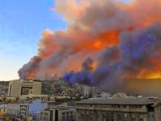 Φωτογραφία για Με ΚΟΛΑΣΗ μοιάζει η Χιλή! Πυρκαγιά κατέστρεψε ΟΛΟΣΧΕΡΩΣ τουλάχιστον 500 σπίτια! (Photos)