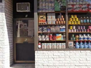 Φωτογραφία για Ένα μικρό κατάστημα που κρύβει κάτι εντελώς διαφορετικό [photos+video]