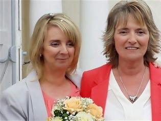 Φωτογραφία για Βρετανία: Έγινε ο πρώτος γάμος ομοφυλόφιλου ζευγαριού