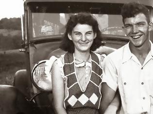 Φωτογραφία για Αχώριστοι και στο θάνατο - Μετά από 70 χρόνια γάμου, πέθαναν με 15 ώρες διαφορά