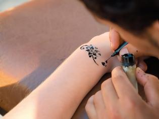 Φωτογραφία για Δες πώς γίνονται τα τατουάζ όταν γεράσεις [photos]