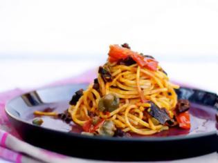 Φωτογραφία για Η συνταγή της ημέρας: Σπαγγέτι με σάλτσα ντομάτας και ελιές