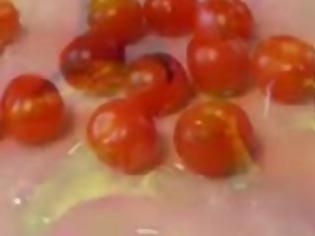 Φωτογραφία για Πως να κόψετε τα τοματίνια τσέρι σαν τον Τσακ Νόρις! [video]