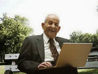 Φωτογραφία για Οι ηλικιωμένοι που ασχολούνται με το διαδίκτυο είναι πιο χαρούμενοι!