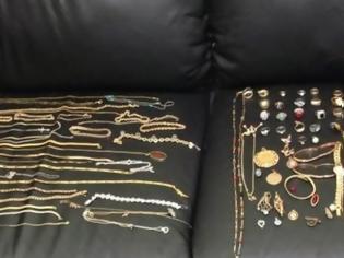Φωτογραφία για Αγόραζαν και πωλούσαν κλεμμένα κοσμήματα στη Νάουσα