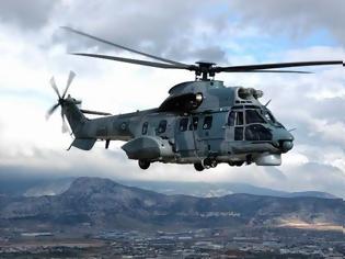 Φωτογραφία για Το πλήρωμα ελικοπτέρου Super Puma της ΠΑ έσωσε ένα νεογνό