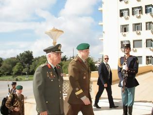 Φωτογραφία για ΕΠΙΣΗΜΗ ΕΠΙΣΚΕΨΗ ΑΡΧΗΓΟΥ ΕΝΟΠΛΩΝ ΔΥΝΑΜΕΩΝ ΤΗΣ ΕΣΘΟΝΙΑΣ ΣΤΟ ΓΕΕΘΑ