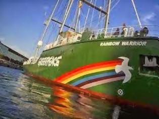 Φωτογραφία για Ολλανδία: Πλοίο της Greenpeace «κυνηγάει» πετρελαιοφόρο