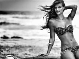 Φωτογραφία για Η Nina Agdal ποζάρει με μαγιό