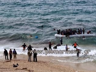 Φωτογραφία για Άφιξη 40 περίπου μεταναστών στην παραλία Πλακάκια στο Πλωμάρι Λέσβου [video]