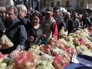 Φωτογραφία για ΟΥΡΕΣ ΣΤΗ ΔΩΡΕΑΝ ΔΙΑΝΟΜΗ ΤΡΟΦΙΜΩΝ ΑΠΟ ΠΑΡΑΓΩΓΟΥΣ ΣΤΟΝ ΠΕΡΙΣΣΟ