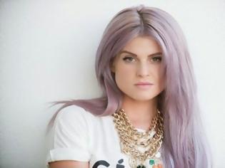 Φωτογραφία για Η Κέλι Όσμπορν με αγορέ μοβ μαλλιά και μοϊκάνα