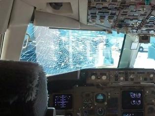 Φωτογραφία για Ράγισε παράθυρο αεροσκάφους στα 38.000 πόδια