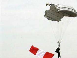 Φωτογραφία για Περού: Επέζησε από πτώση 1.500 μέτρων με κλειστό αλεξίπτωτο