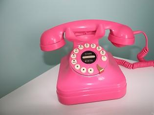 Φωτογραφία για Πως είναι να δουλεύεις σε ροζ τηλέφωνα; Δυο φοιτήτριες απαντούν