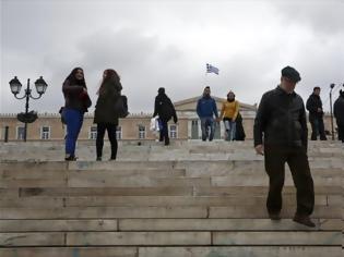 Φωτογραφία για Le Monde: Η ΕΛΛΑΔΑ ΠΑΕΙ ΚΑΛΥΤΕΡΑ ΑΛΛΑ ΟΙ ΕΛΛΗΝΕΣ ΟΧΙ ΚΑΙ ΤΟΣΟ