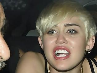 Φωτογραφία για Δείτε φωτογραφίες: «Κομμάτια» η Miley Cyrus μετά από συναυλία!