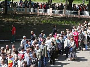 Φωτογραφία για Υπό τον φόβο νέας αιματοχυσίας το δημοψήφισμα στην ανατολική Ουκρανία