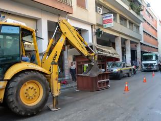 Φωτογραφία για Πάτρα: Συνεχίστηκε το γκρέμισμα ορφανών περιπτέρων - Δείτε σε ποιους δρόμους