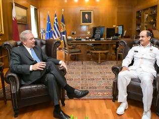 Φωτογραφία για Συνάντηση ΥΕΘΑ Δημήτρη Αβραμόπουλου με τον Αρχηγό του Γενικού Επιτελείου Ναυτικού του Κατάρ