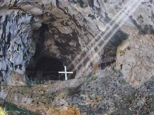 Φωτογραφία για Η θαυματουργή σπηλιά του αγίου Αρσενίου στην περιοχή Παραμυθιάς Θεσπρωτίας