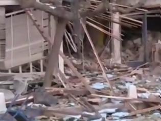 Φωτογραφία για Έκρηξη σε εστιατόριο στη Νέα Ερυθραία ισοπέδωσε τα πάντα - Προκάλεσε ζημιές σε σπίτια και αυτοκίνητα