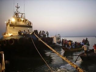 Φωτογραφία για Αυξάνεται η λίστα με τους νεκρούς στο ναυάγιο του Μπανγκλαντές - Δεν γνωρίζουν πόσους ανθρώπους μετέφερε το φέρι