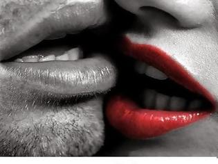 Φωτογραφία για Τι μπορεί να πάθει κανείς από ένα φιλί...
