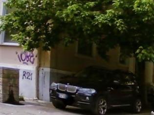 Φωτογραφία για Δείτε που παρκάρουν στα Τρίκαλα τα πανάκριβα αμάξια τους οι πλούσιοι [photos]